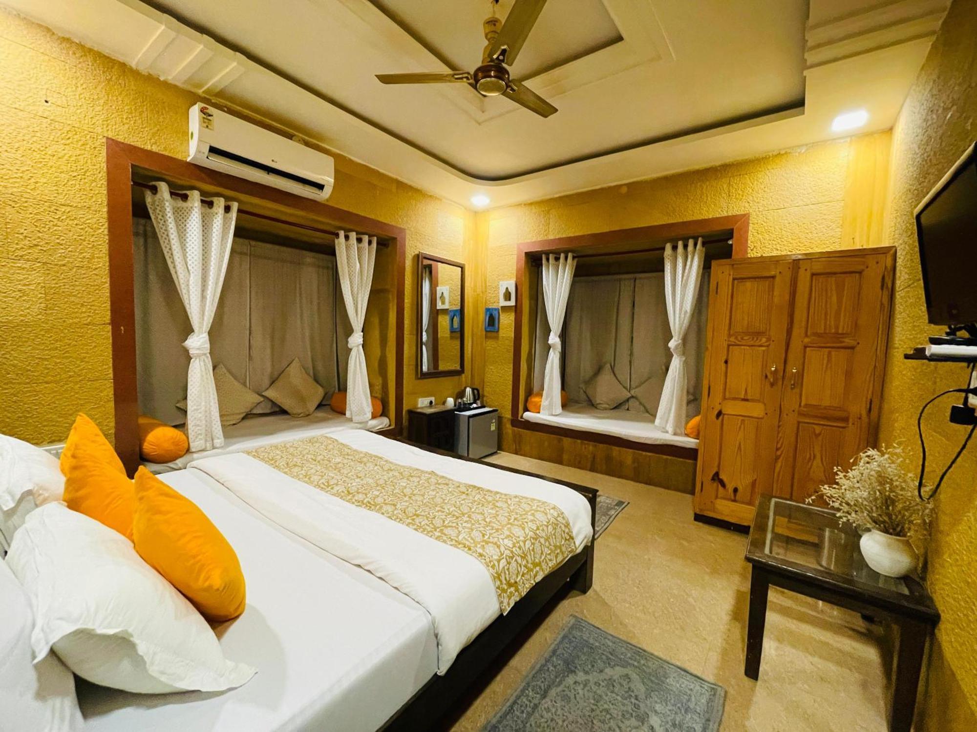 Hotel Meerana Jaisalmer Bagian luar foto